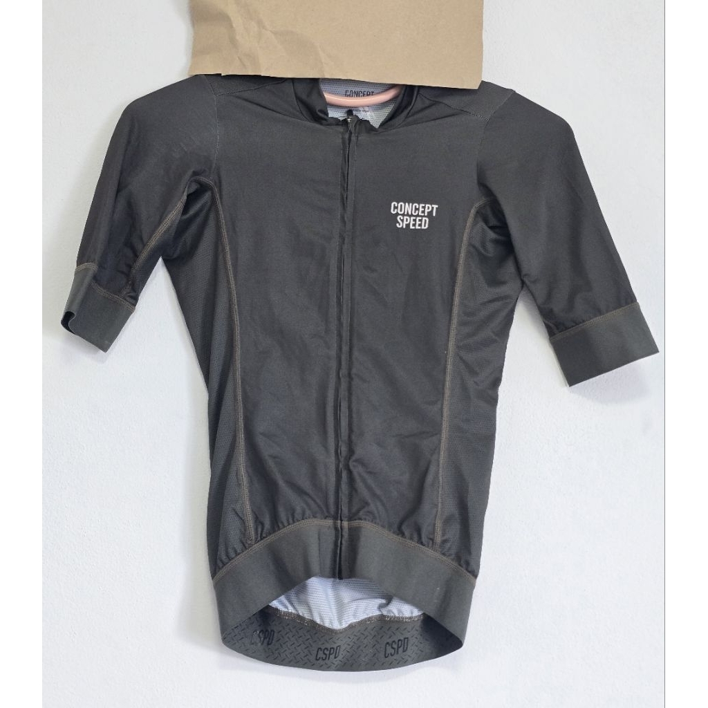 เสื้อ concept speed สีเขียวขี้ม้า4xs สภาพ 95%