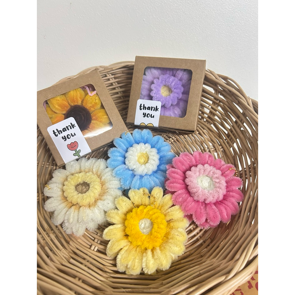พวงกุญแจดอกไม้🌻ลวดกำมะหยี่ ของขวัญปัจฉิม ของที่ระลึก ของขวัญ พร้อมกล่อง แปะสติกเกอร์( thank you / congratulations)