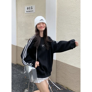 Hotgirl พร้อมส่ง เสื้อสเวตเตอร์ผู้หญิง เสื้อกันหนาวแขนยาว คอกลมแบบ พิมพ์โบว์ สไตล์สปอร์ต