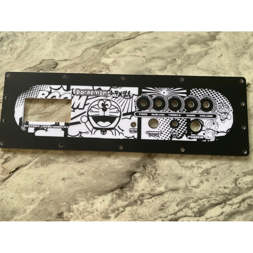 เพลท TB 21 ไม่ย้ายลายโดราเอมอน สีขาวพ่นดำ3 มิล ขนาดช่องเพลท 26 x6 cm. ขนาดทั้งหมด 29.5x9cmวัดแบตดิจิตอลสวิทย์12มิล - รูปที่ 4