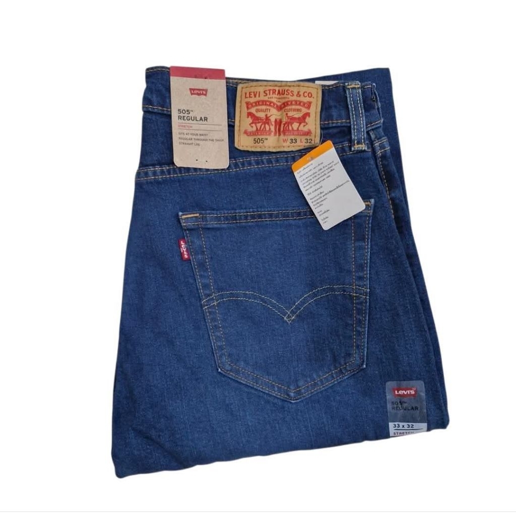 กางเกงยีนส์ Levis505 ราคา 2,390 บาท สียีนส์เข้มเป็นกางเกงยีนส์ Levis รุ่นคลาสสิคอีกรุ่นหนึ่ง ที่ได้รับความนิยม