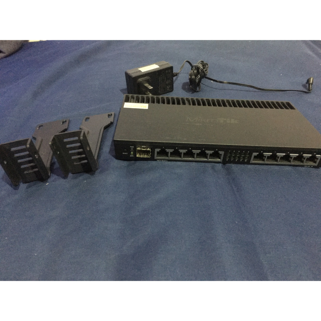 Mikrotik RB4011iGS+RM CPU 4 Core 1.4G, Ram 1 GB, Lv.5, 10 Port Gigabit, SFP+ มือสอง