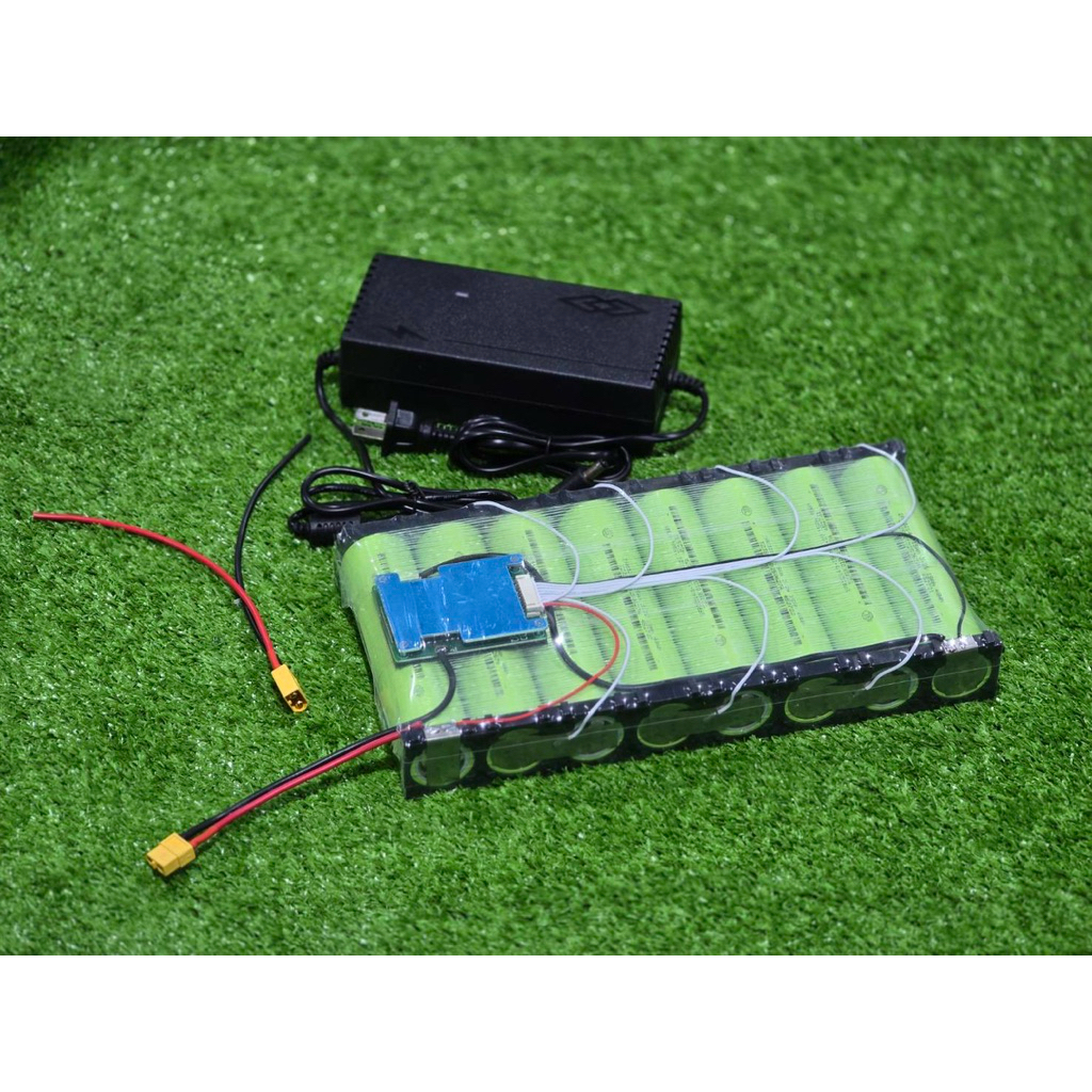 แบตลิเธียม 8s +ที่ชาร์จ 25.6v - 29.2v 15,000mah. LiFePO4 32140 แบตเตอรี่​​ 8s 15ah