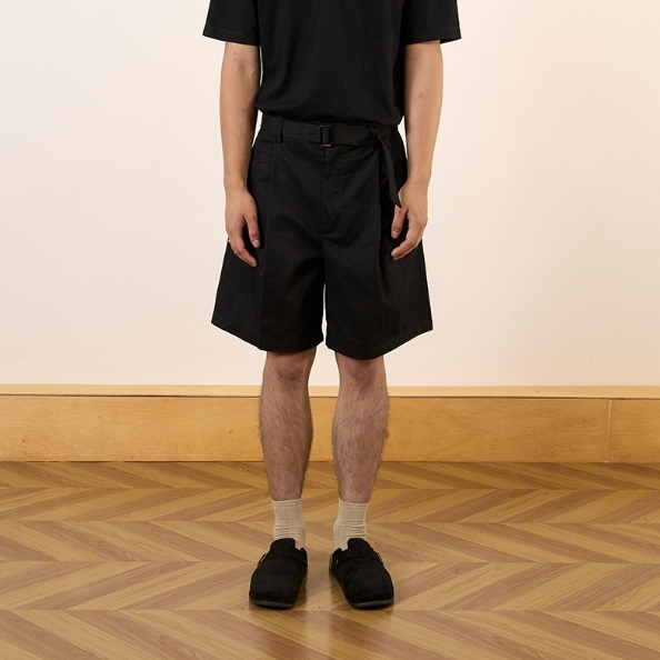 Headboyy - Pleat Barrel Shorts with Belt - กางเกงขาสั้นทรง Barrel ทรงหลวม - สีเบจ/ดำ