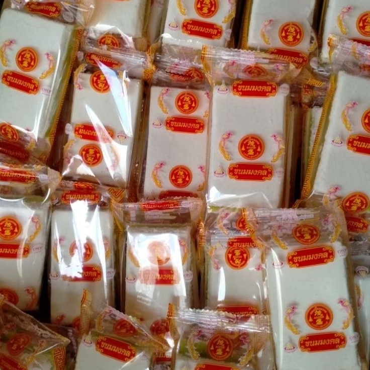 ขนมโ๋ก๋โบราณ 6 ชิ้น(ไส้ดำ ,ใบเตย)
