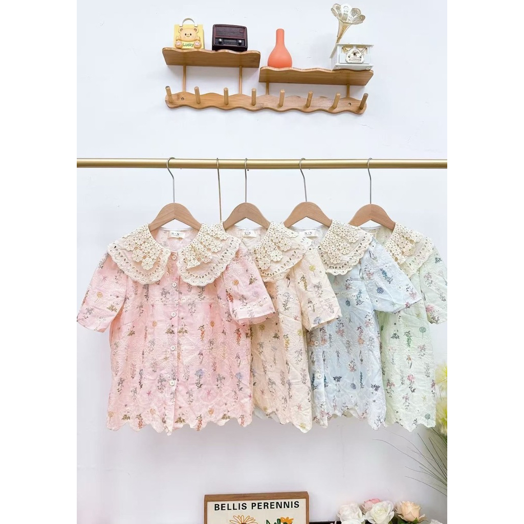 •NN• เสื้อคอบัว ปกลูกไม้สีครีม 2 ชั้น ผ้าลูกไม้ฉลุลายดอกไม้