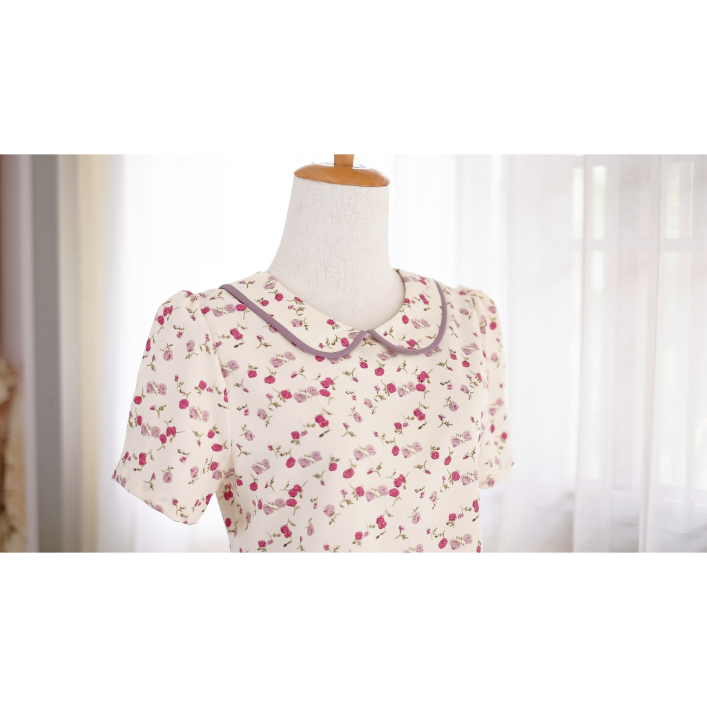 Unim Lotus Curv เสื้อปกบัวกุ้น ดำลายดอกชมพู ปกบัวกุ้น