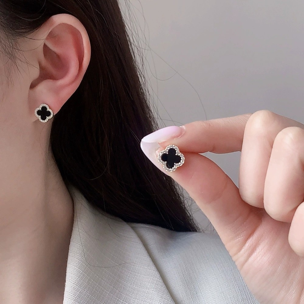 ต่างหูรูปดอกไม้สี่แฉกสีสันสดใสสำหรับผู้หญิง สไตล์ใหม่ หรูหราเบาๆ ต่างหูไม่ซ้ำใคร ชุบทองแท้ ไม่ก่อให้เกิดอาการแพ้ ต่างหูไ - รูปที่ 2