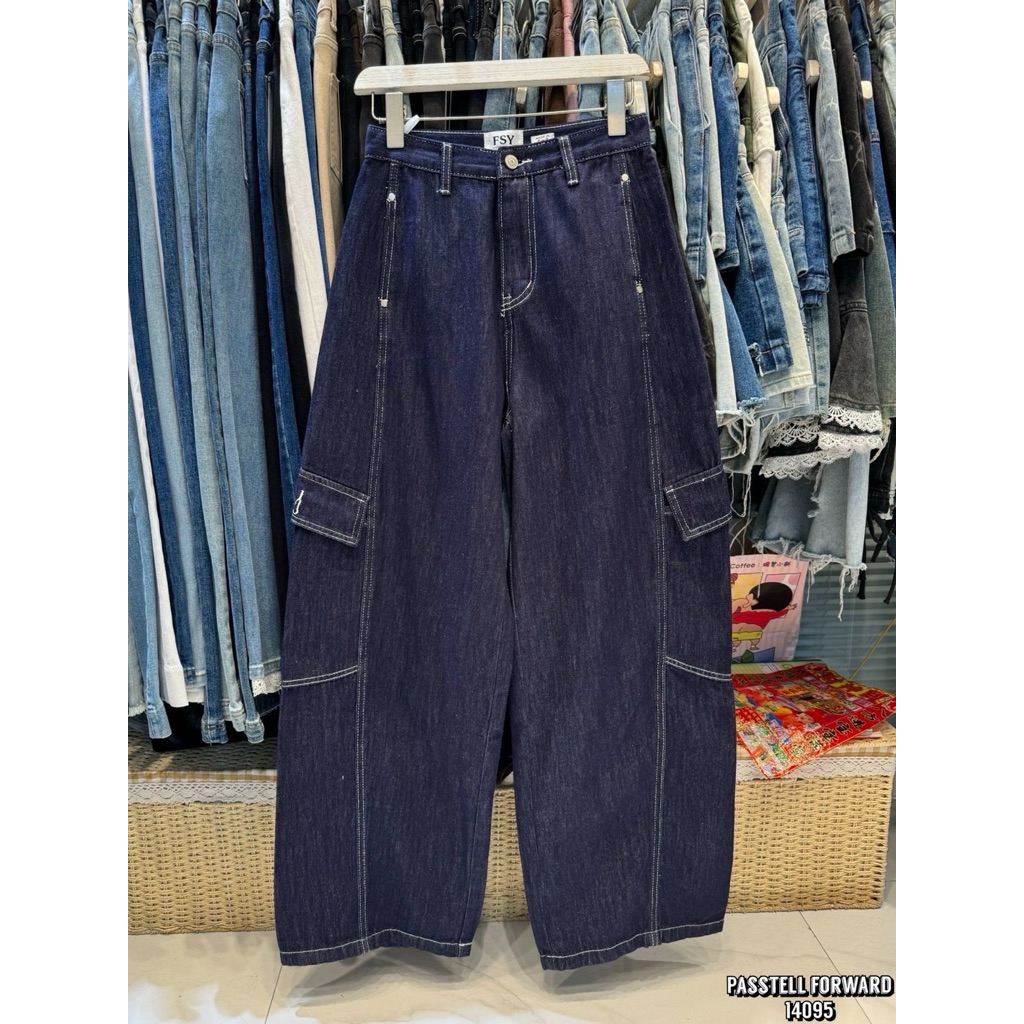 🇰🇷New🇰🇷  มาใหม่เลยค้า Korea baggy denim jeans  กางเกงยีนฟอกสีเข้มฟอก ผ้านิ่มไม่แข็งนะคะ มีกระเป๋าข้า