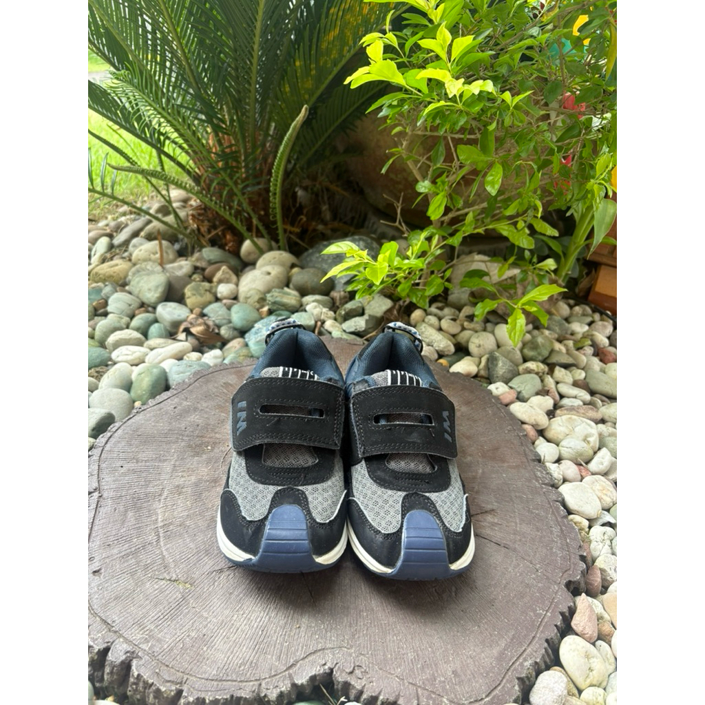รองเท้าผ้าใบเด็กผู้ชาย แบรนด์ IFME มือสอง