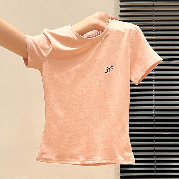 Y6Y - เสื้อยืดแขนสั้นปักโบว์สำหรับผู้หญิง เสื้อยืดคอกลมสไตล์เกาหลี 2025 ทรงเข้ารูปน่ารัก