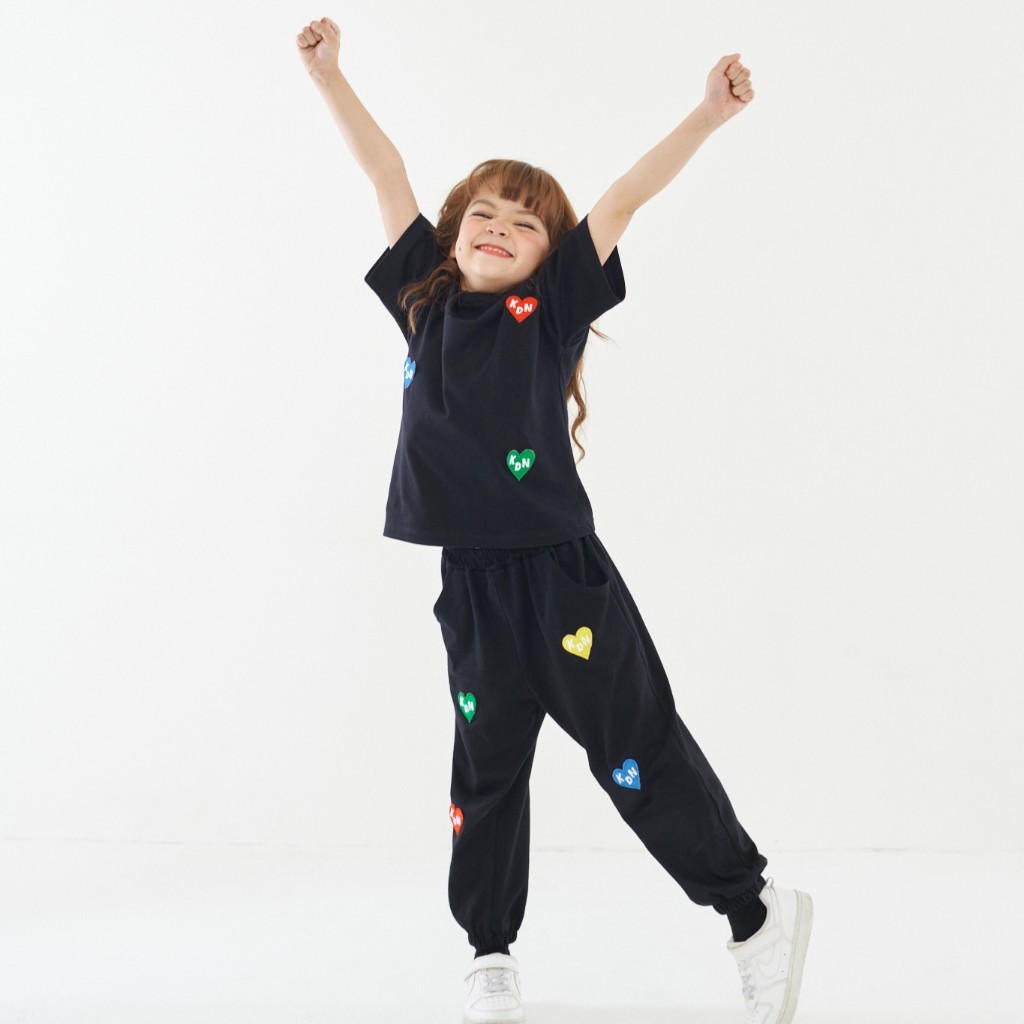 Kiddynia Dopamini Oversized Set ชุดเซ็ตกางเกงขายาวโอเวอร์ไซส์ พร้อมดีเทลติดตัวใจ KDN