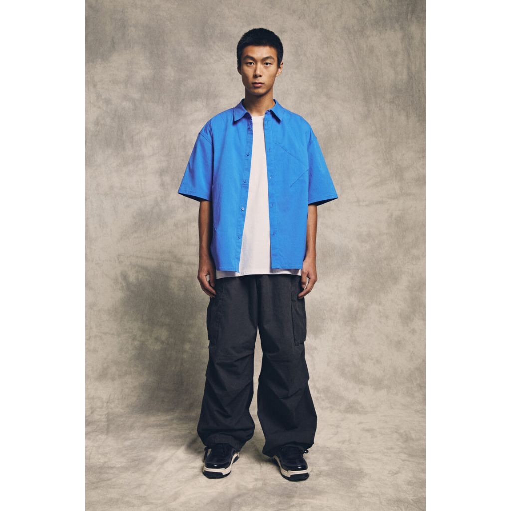 H&M(เอชแอนด์เอ็ม) เสื้อเชิ้ตทรงหลวมลายพับเรียบ ผู้ชาย 1288883_1