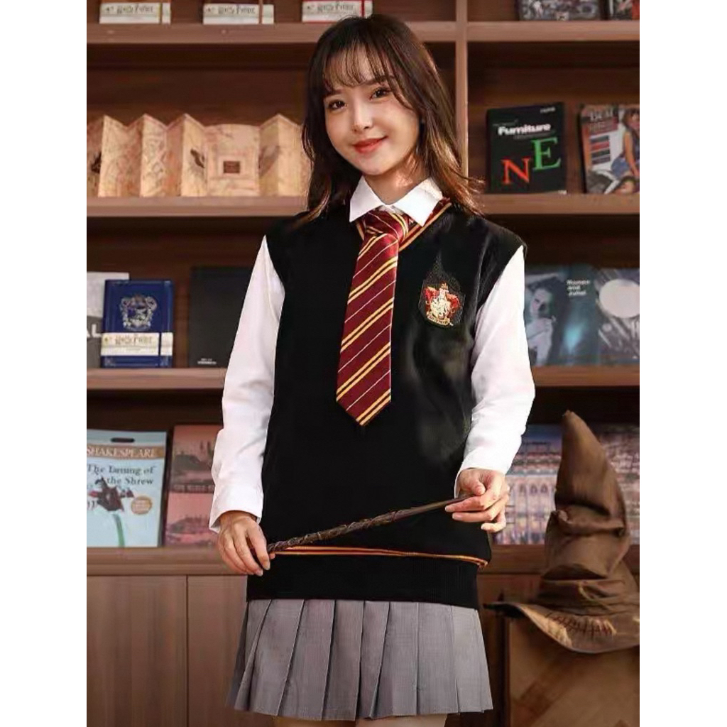 Harry Potter เชิ้ตและสเวตเตอร์ใส่กับชุดคลุม usj V-neck sweater Hogwarts COS school uniform long-slee