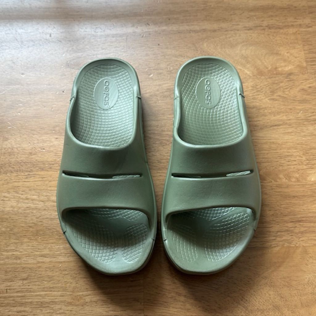 รองเท้าแตะเพื่อสุขภาพมือสองของแท้ oofos ไซส์ 40