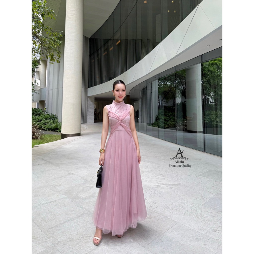 ALC027 ALICIA BRAND ชุดเดรสยาวแขนกุดคอปีน ด้านหน้าปักมุกอย่างดี พร้อมแต่งไขว้ผ้ามุ้ง [2PM]