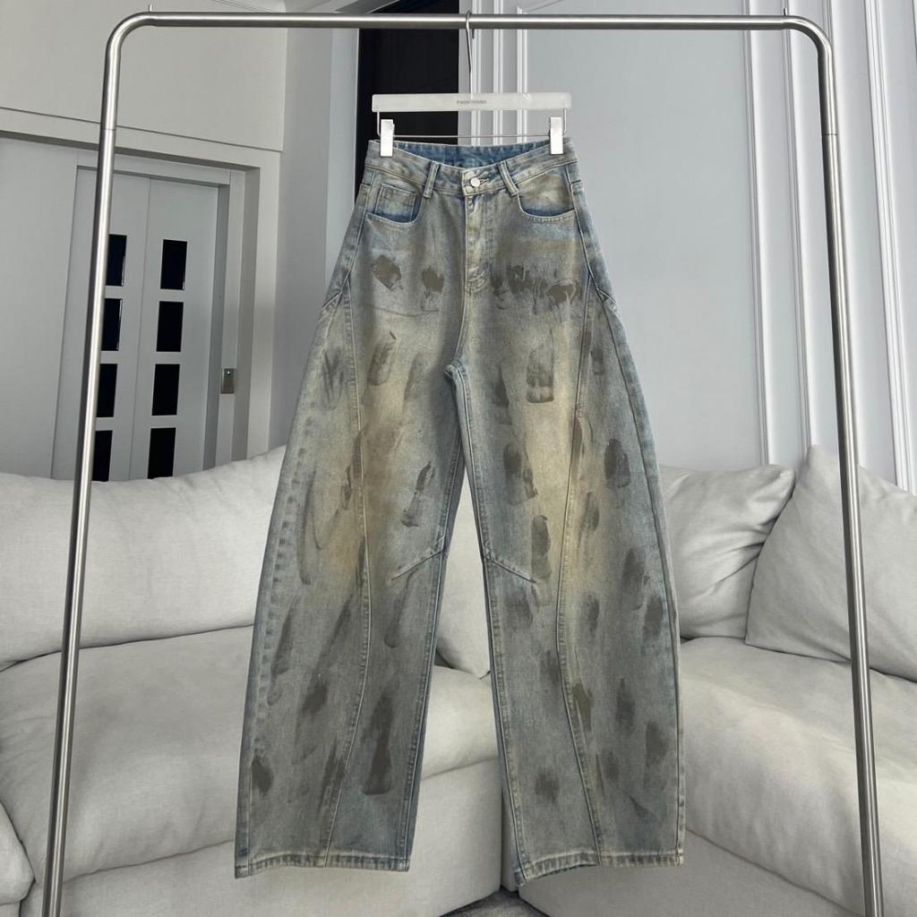PTJ30299 กางเกงยีนส์ PROMTHONG ทรง Barrel ดีเทลสีเลอะปักโลโก้
