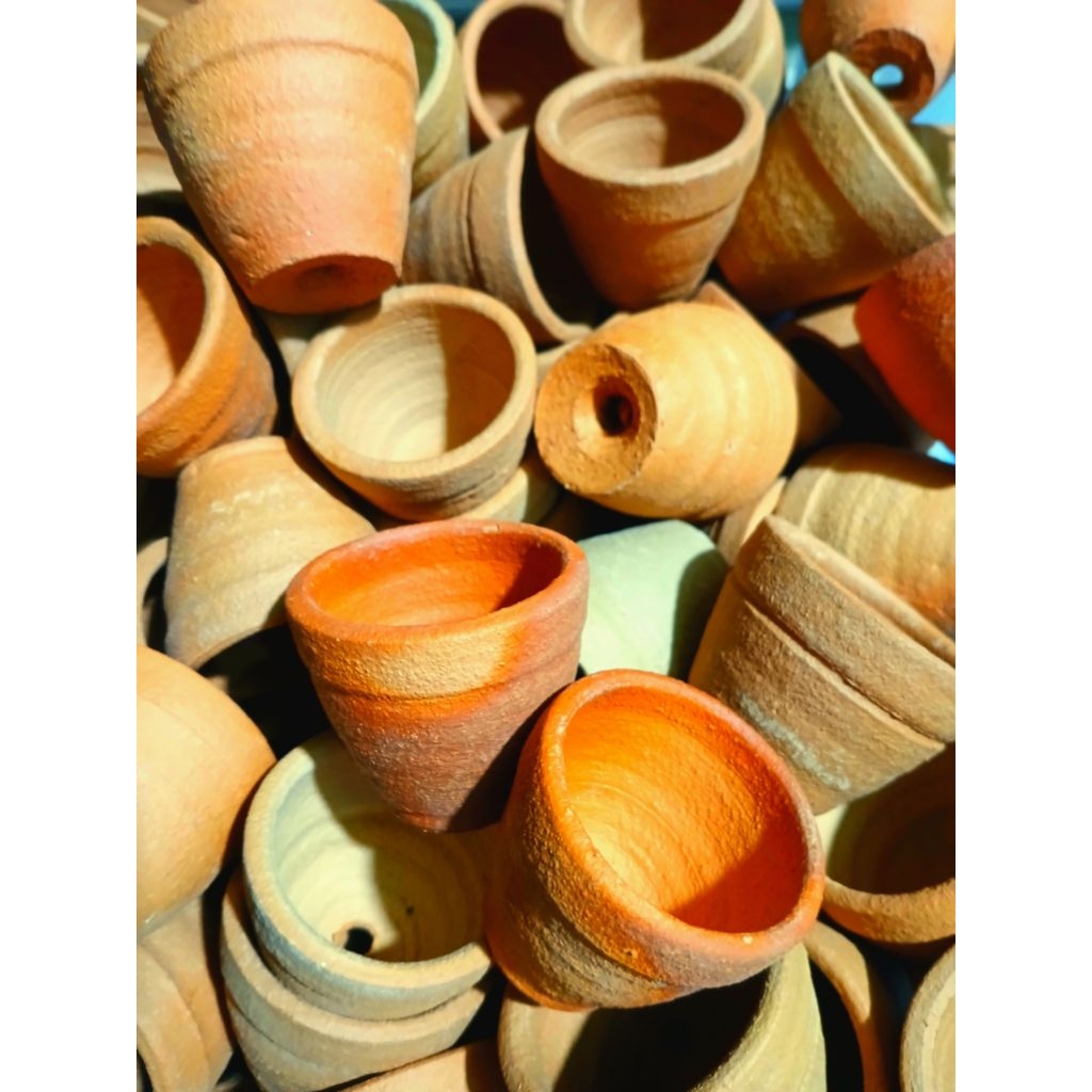 กระถางดินเผา1นิ้วปั้นมือโฉมใหม่ใส่ไม้น้ำต้นไม้จิ๋วได้ทุกไลฬสไตล์..งานเเฮนเมท..