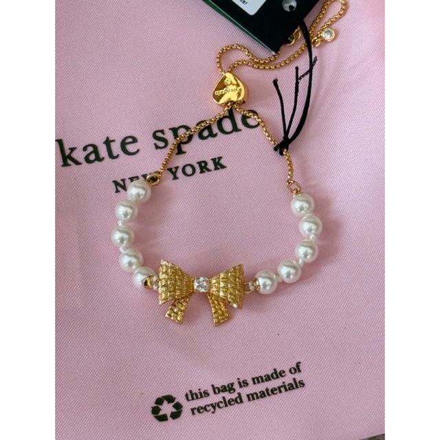 Kate Spade Bangle Bracelet กำไลข้อมือมุกแบบรูด