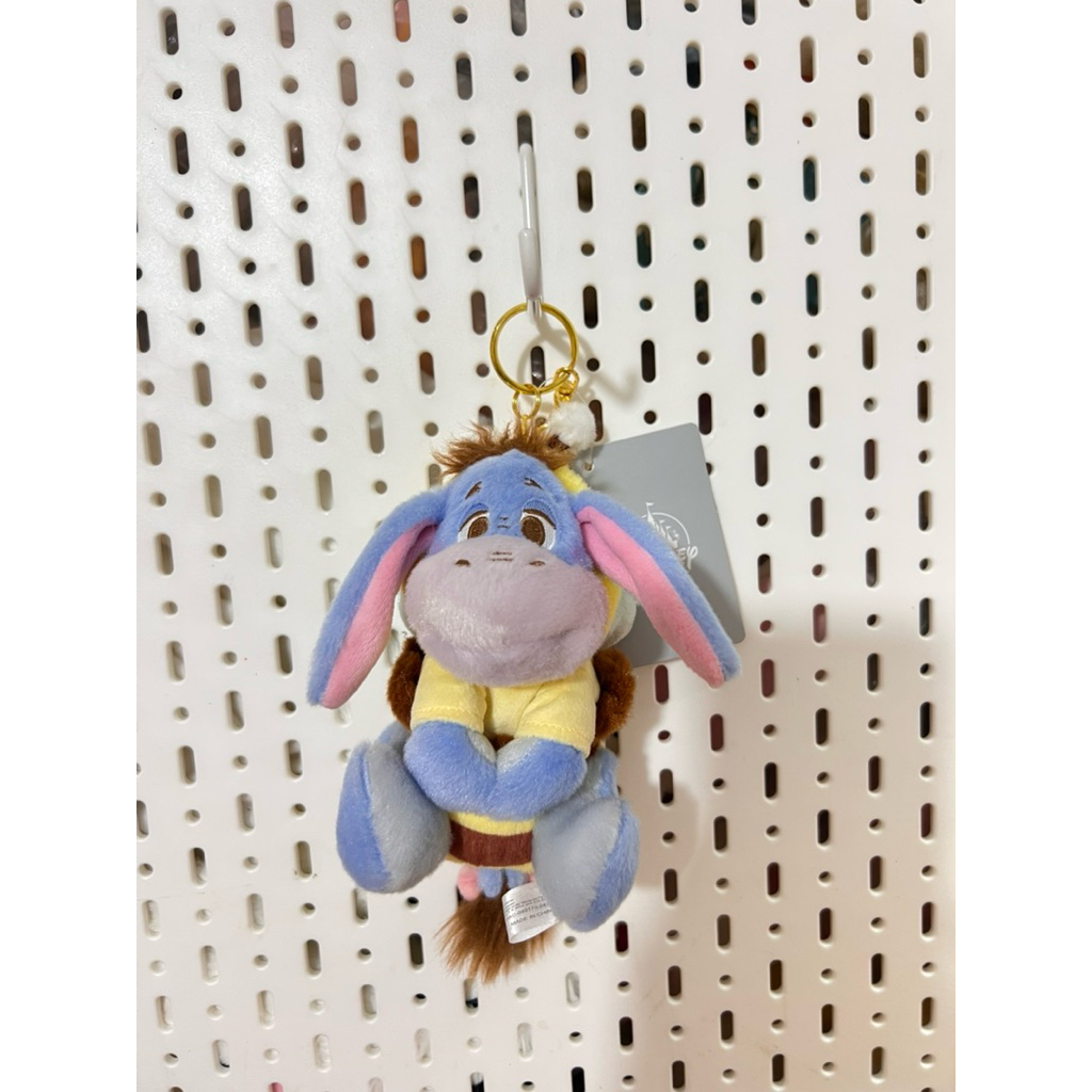 พวงกุญแจตุ๊กตาอียอร์ Eeyore จาก Winnie the Pooh ป้ายปราสาท ลิขสิทธิ์แท้จากญี่ปุ่น🇯🇵