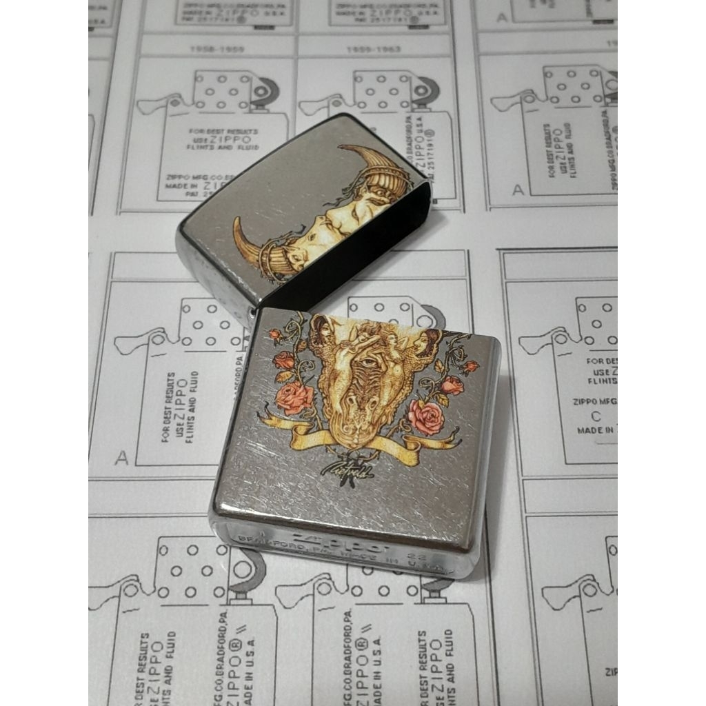 อะไหล่เฉพาะถังนอก zippo ขนาดมาตรฐานสีเงินผิวโครเมี่ยมลายแบบสกรีนโครงกระดูกหัววัวของใหม่ไม่ผ่านการใช้