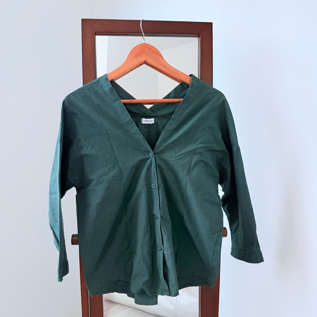 ส่งต่อ Choe go by pk - Shirt Olive green เสื้อเชิ้ต คอวี ทรงค้างคาว
