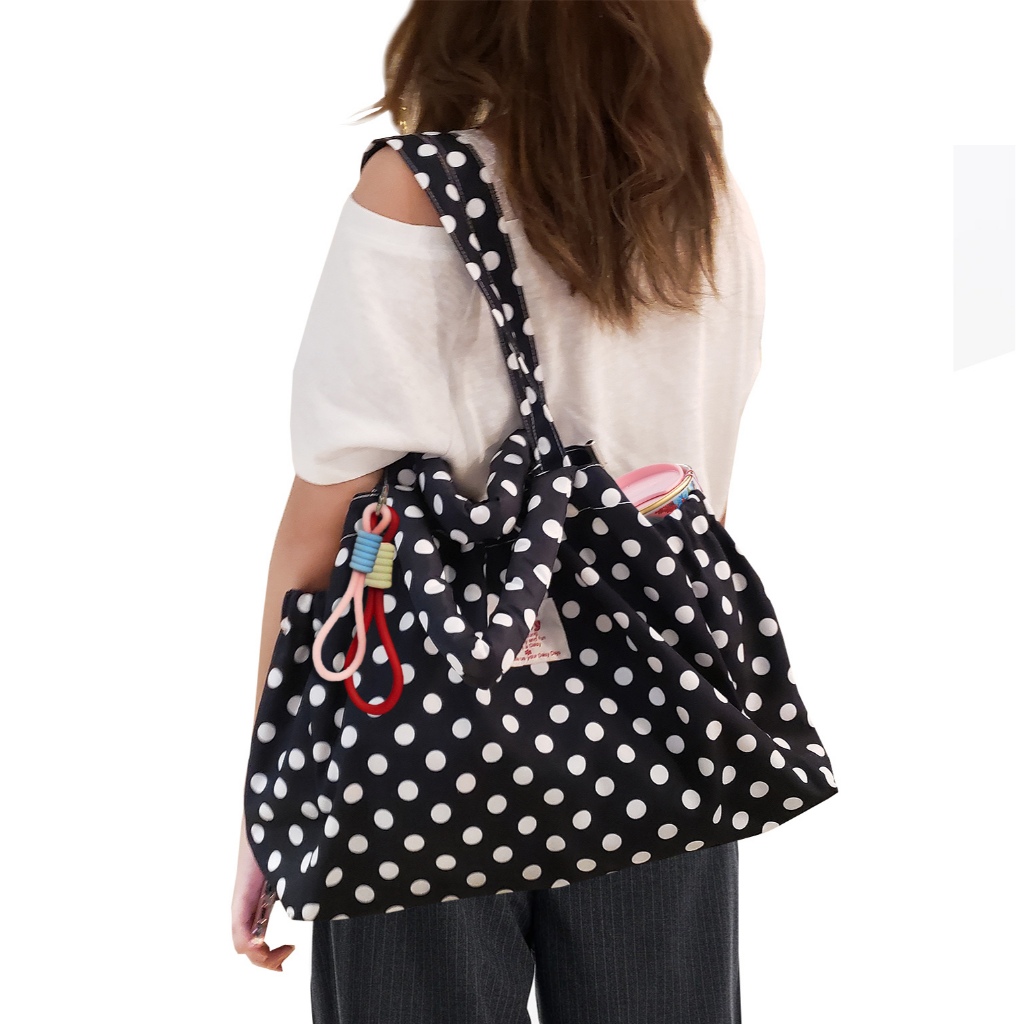 Hello Daisy- Pumpkin bag size XL  ลาย polka dot ดำจุดขาว