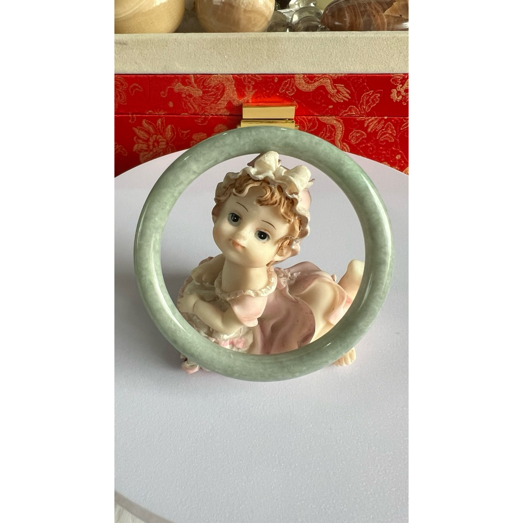 J49 กำไลหยกพม่าเจไดต์ก้านเล็กมวนบุหรี่ ข้อมือ 59.4 มม.