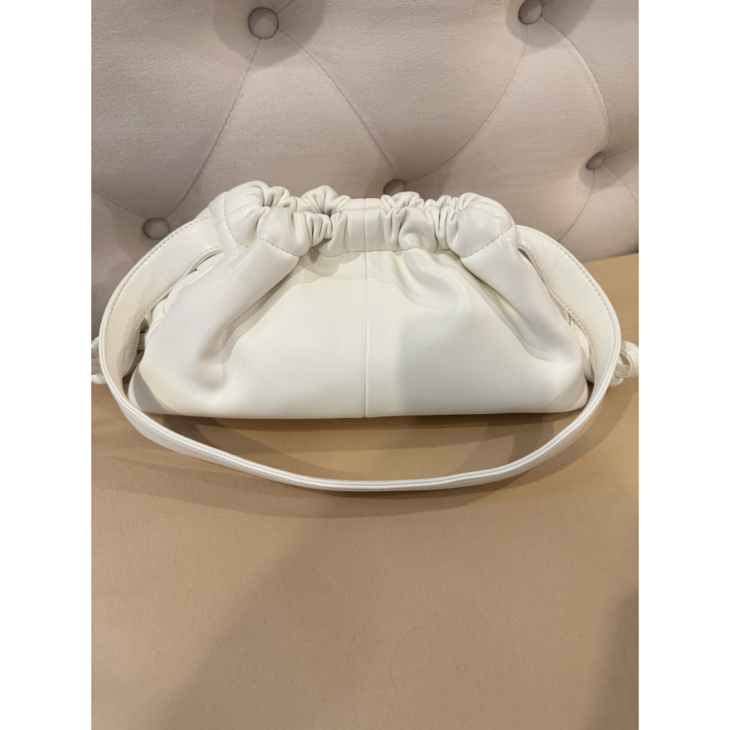 Garmenti Gyoza สี Eggshell