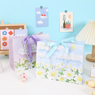 ถุงกระดาษลายดอกไม้ ถุงของขวัญลายสวยมีหูหิ้วผูกริบบิ้น