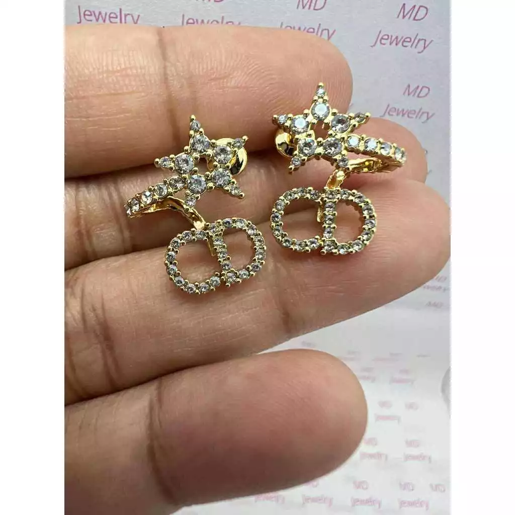 พร้อมส่ง ล็อตใหม่ ต่างหูดาวฝังเพชร งานพรีเมี่ยม ทองเหลือง ก้านเงิน925 ไม่แพ้ เป็นมิตรต่อผิว