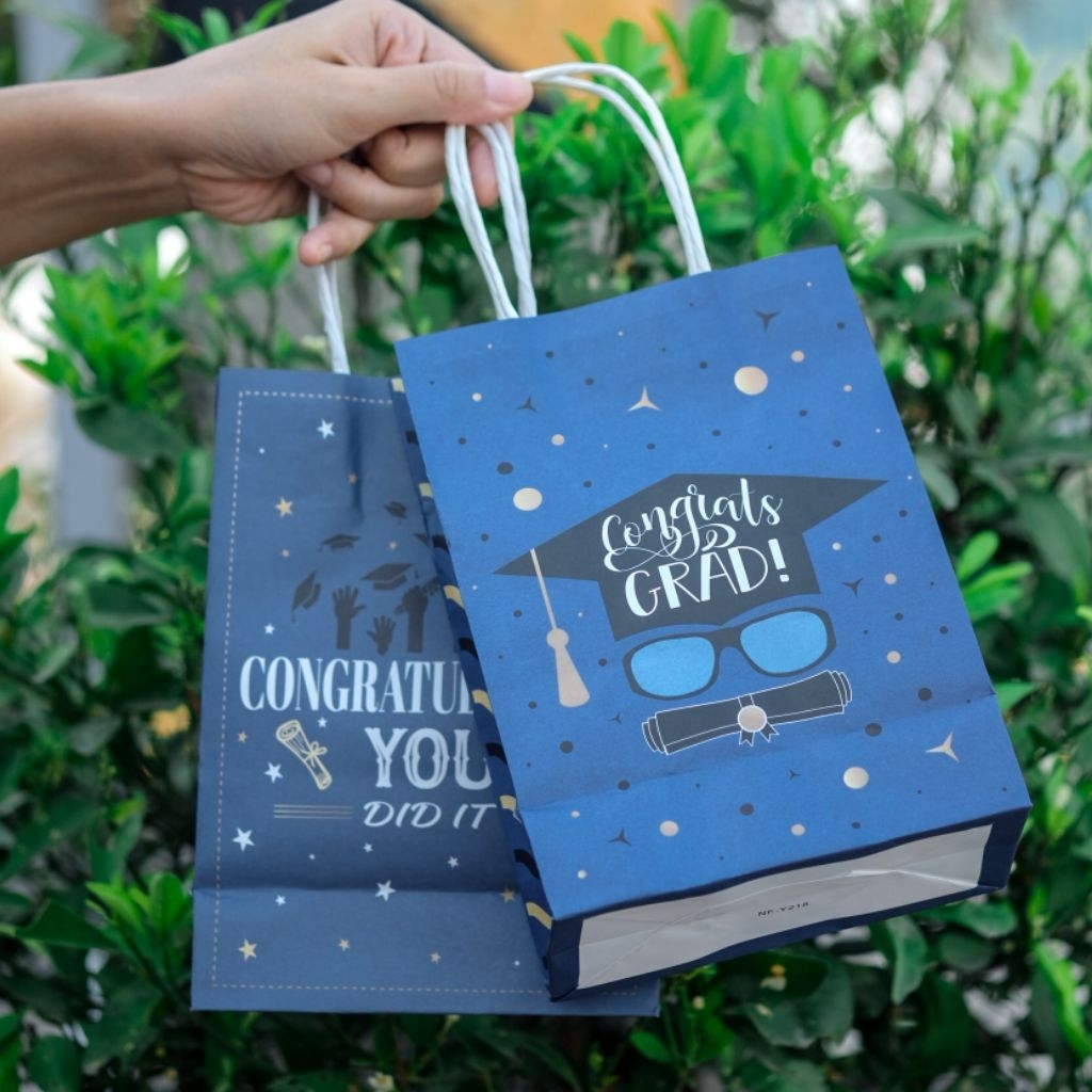 ถุงกระดาษcongrats ขนาด15×21cm (ราคาต่อ1ถุง) ของขวัญปัจฉิม