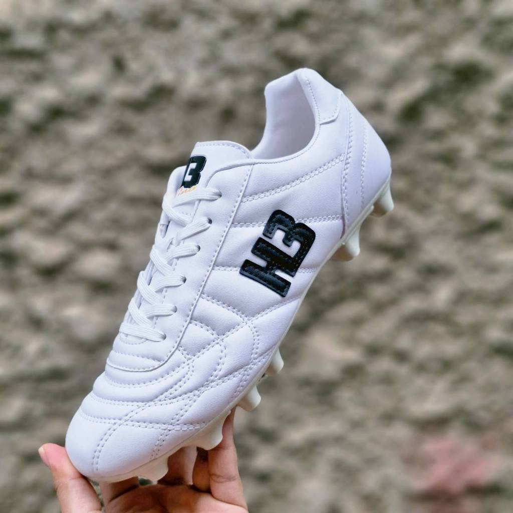 H3 SPORT รองเท้าฟุตบอลรองเท้าสตั๊ด หนังสังเคราะห์ สีขาวWA/สีดำAW ไซส์ 39-45 พร้อมส่ง