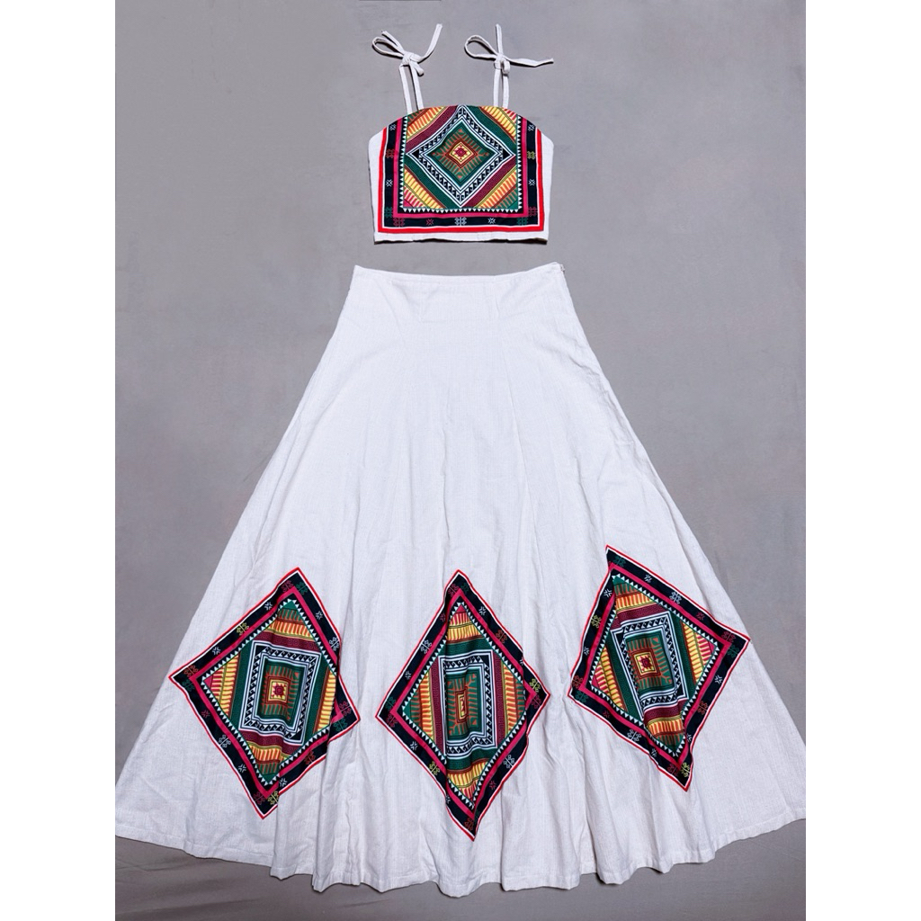 Set เสื้อ + กระโปรง จากร้าน Lada Lanna Collection สีครีม size M