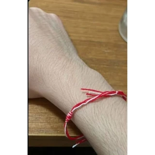 ด้ายผูกข้อมือ3สี ด้ายมีขนาด1.5-1.8 มิล ความยาว 30-31 ซม