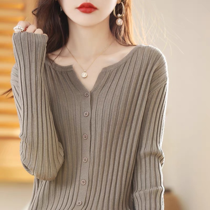 (พร้อมส่งที่ไทย#52013)เสื้อไหมพรมผู้หญิงแขนยาว เสื้อกันหนาวกระดุมหน้า ผ้านิ่มใส่สบาย