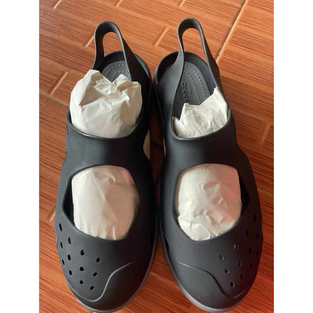 รองเท้าผ้าใบcrocsมือ2ของแท้