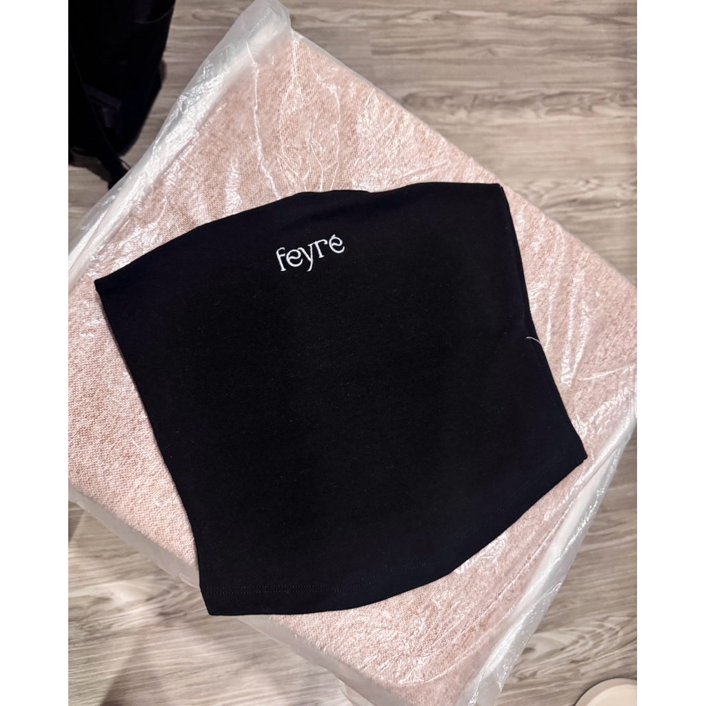 🖤 ส่งต่อเสื้อ Feyre -  Estelle Tube Top เสื้อเกาะอก