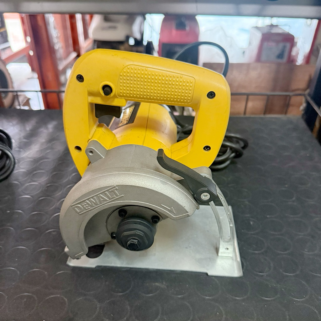 ***สินค้าตัวโชว์*** เครื่องตัดหินอ่อน 4" DEWALT รุ่น DW861