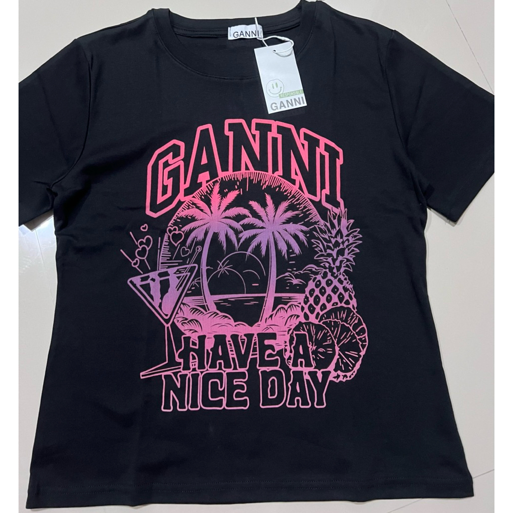 เสื้อยืด Ganni สีดำ ลายสวย
