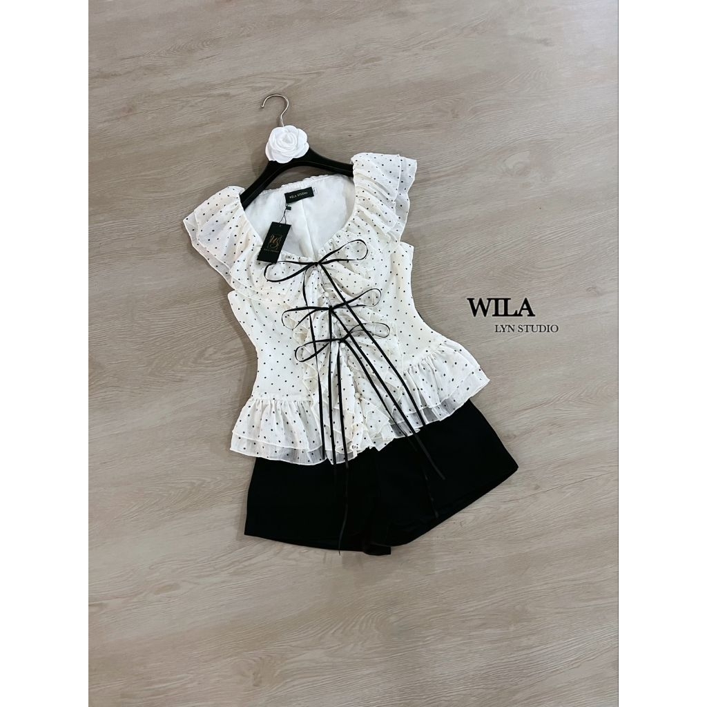 WILA  SETเสื้อ+กางเกงงานเสื้อทรงคุณหนูแต่งช่วงคอและบ่าระบายๆ ยาวลงมา ด้วยผ้าชีฟอง - รูปที่ 3