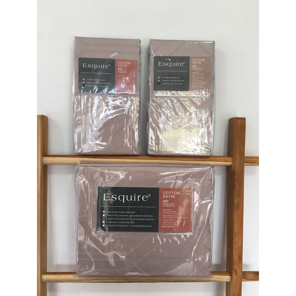 SET ผ้าปู Queen 5 ฟุต + ปลอกหมอน 2 +ปลอกหมอนข้าง 2 Esquire Cotton Satin มีลายในตัว