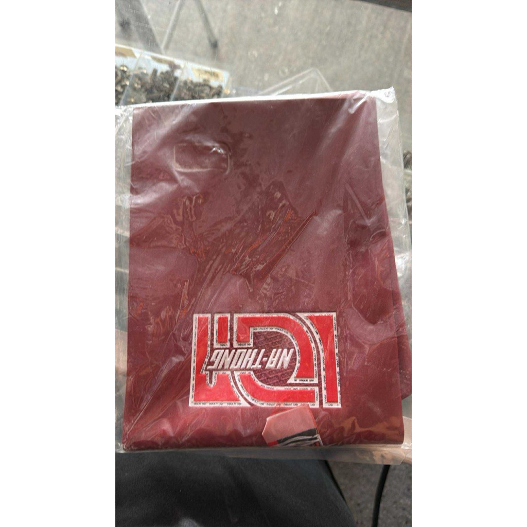 ผ้าหุ่มเบาะเอกนาทอง สีแดงเลือดหมู