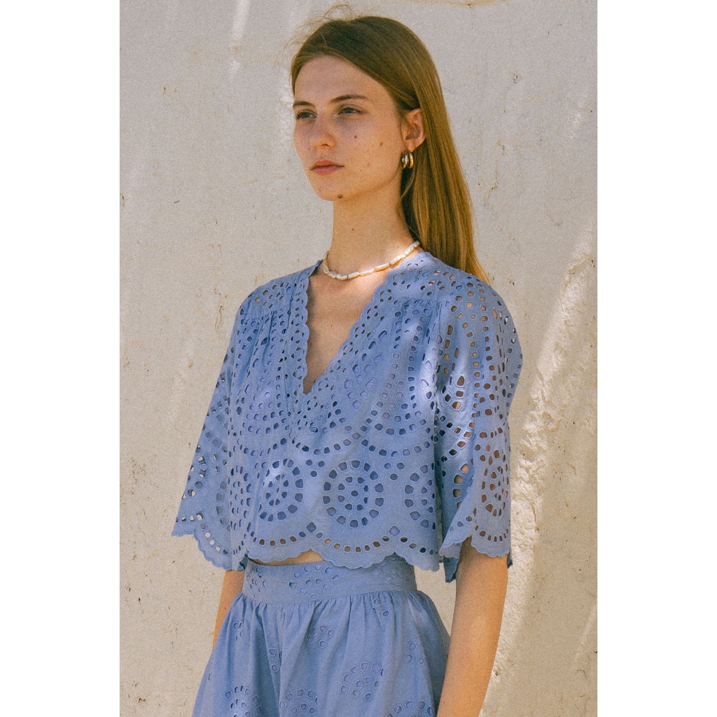 (พร้อมส่ง ) Perana เสื้อลูกไม้ Lina Blouse สีฟ้า (Blue)