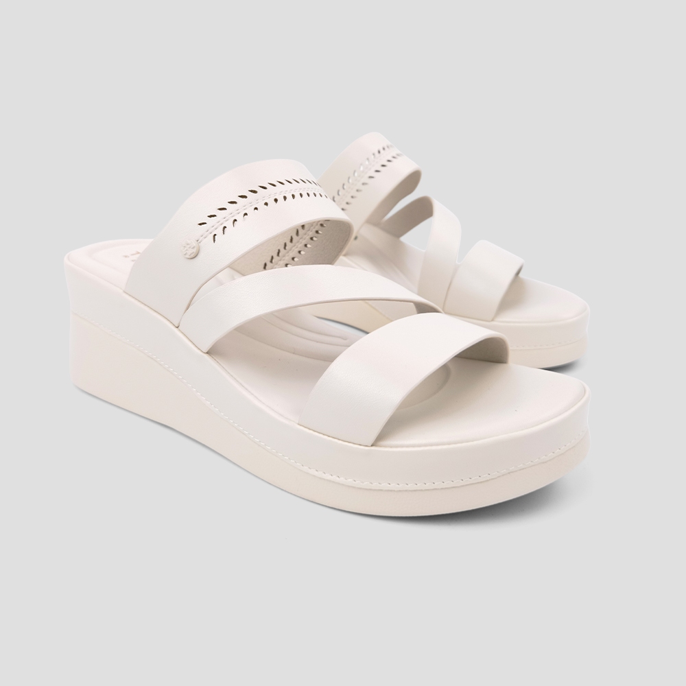 TREND รองเท้าหนัง PU/รองเท้าส้นเตารีด ส้น 6 CM. รุ่น LATINA สี BEIGE | รองเท้าลำลอง ผู้หญิง