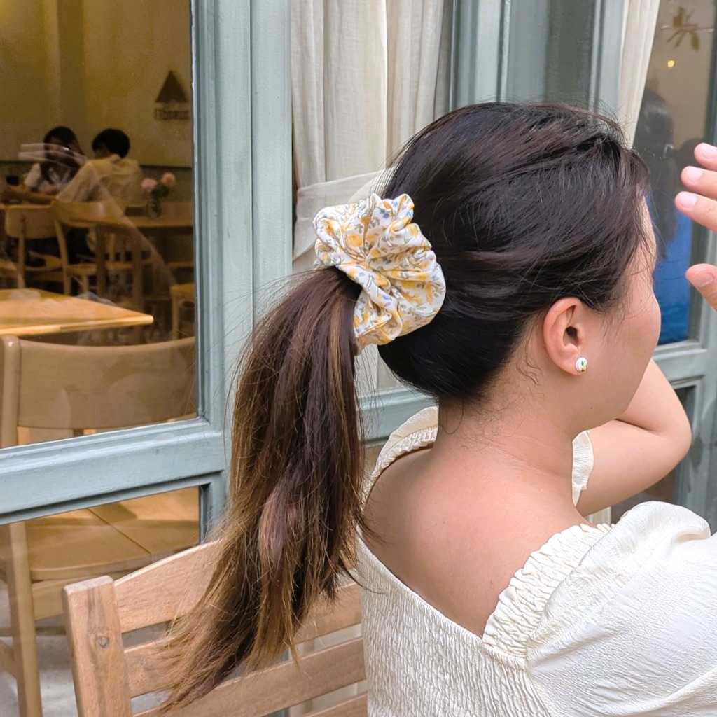 Scrunchie handmade ยางมัดผม แฮนเมด ไหมอิตาลี ออกแบบลายผ้าเอง น่ารัก สุดคิ้ว twenty.two.april
