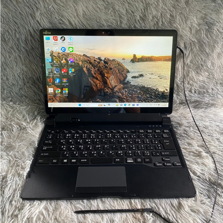 แท็บเล็ต2in1 Fujitsu ArrowsTab Q738/SB Corei5-7300U(RAM:4GB/M2SSD:256GB)มีคีย์บร์อดและปากกาตรงรุ่น