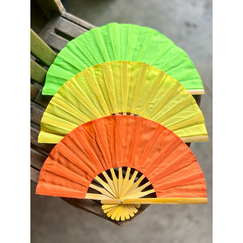 พัดไม้ไผ่ ลายไทย ลายช้าง ผ้าแพรสีล้วน ขนาดรัศมี 10“ สูง 26 ซม. กว้าง 52 ซม. - รูปที่ 5