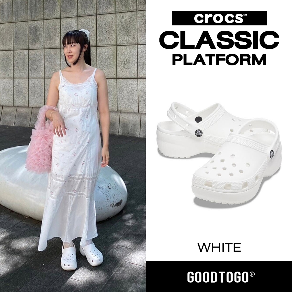 Crocs รองเท้าแตะ รองเท้าลำลอง Women Classic Platform Clog 206750-100
