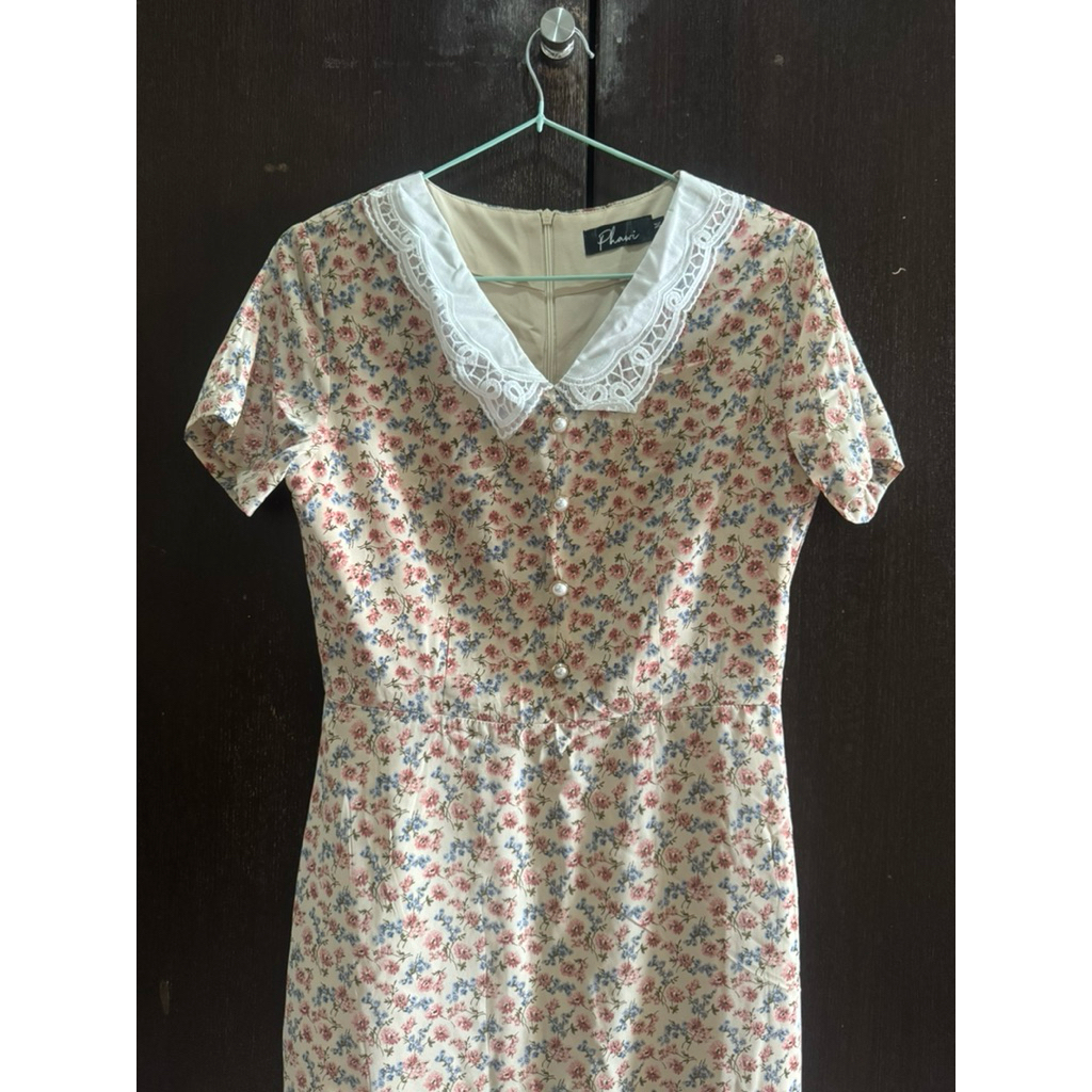 เดรสป้าย Phawi ลายดอกไม้